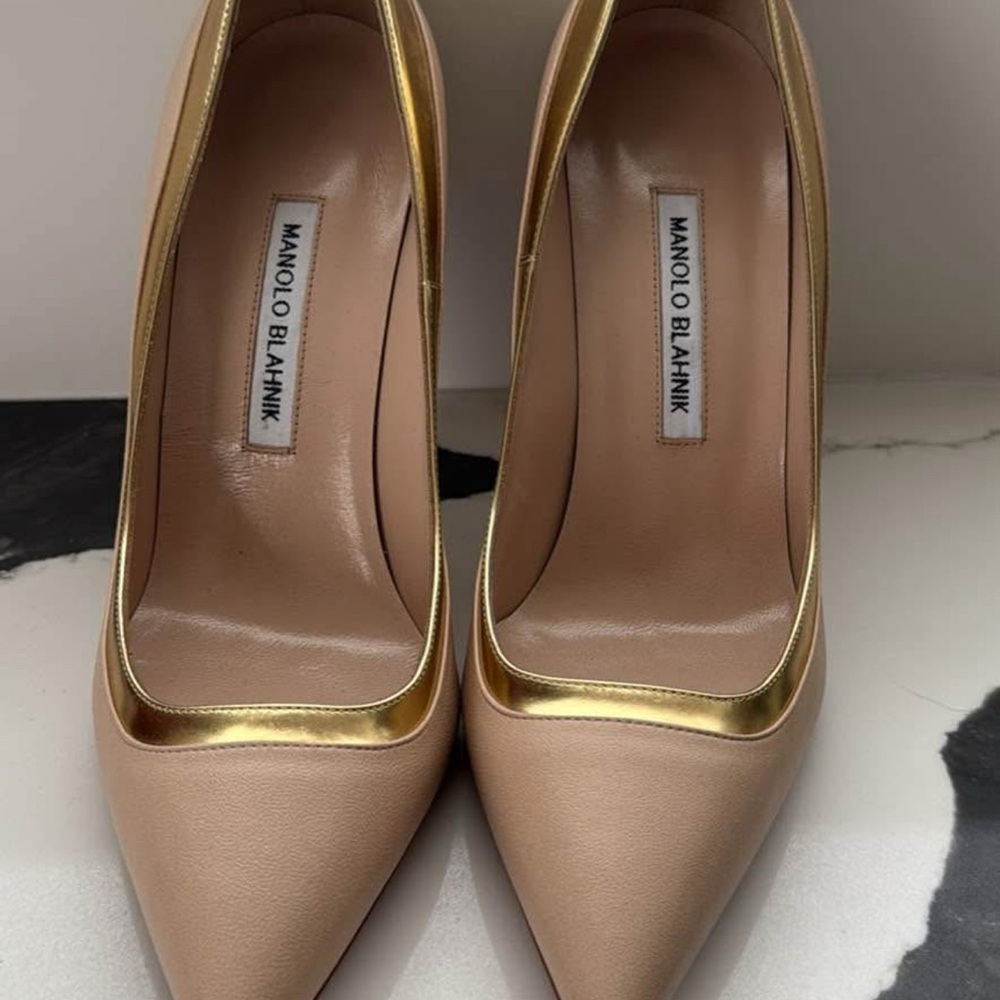 Manolo Blahnik Tan and Gold Heels Elegant Pumps